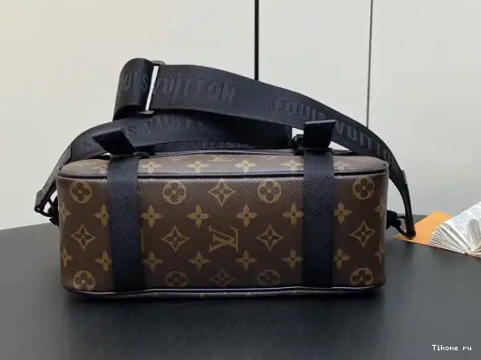 Affordable Trail VUITTON LOUIS Messenger-31*22*11CM 0505